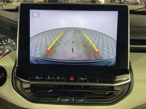 Used 2024 Jeep Compass Limited image 23