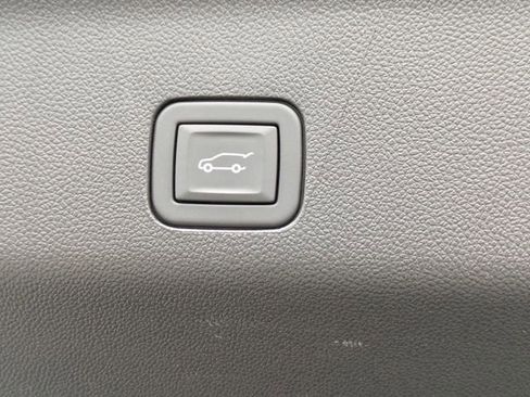 Used 2023 Chevrolet Tahoe Z71 AWD/4WD image 14