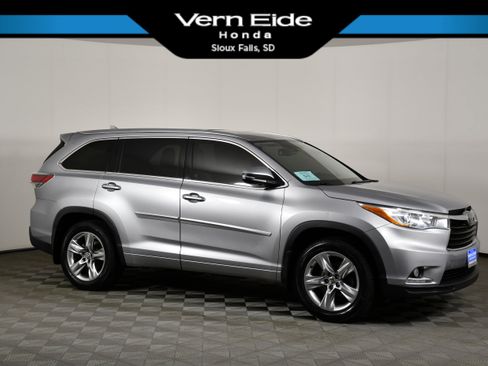 Used 2016 Toyota Highlander Limited w/ Driver Technology Package AWD/4WD image 1