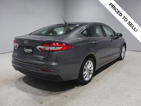 Used 2019 Ford Fusion SEL FWD image 2