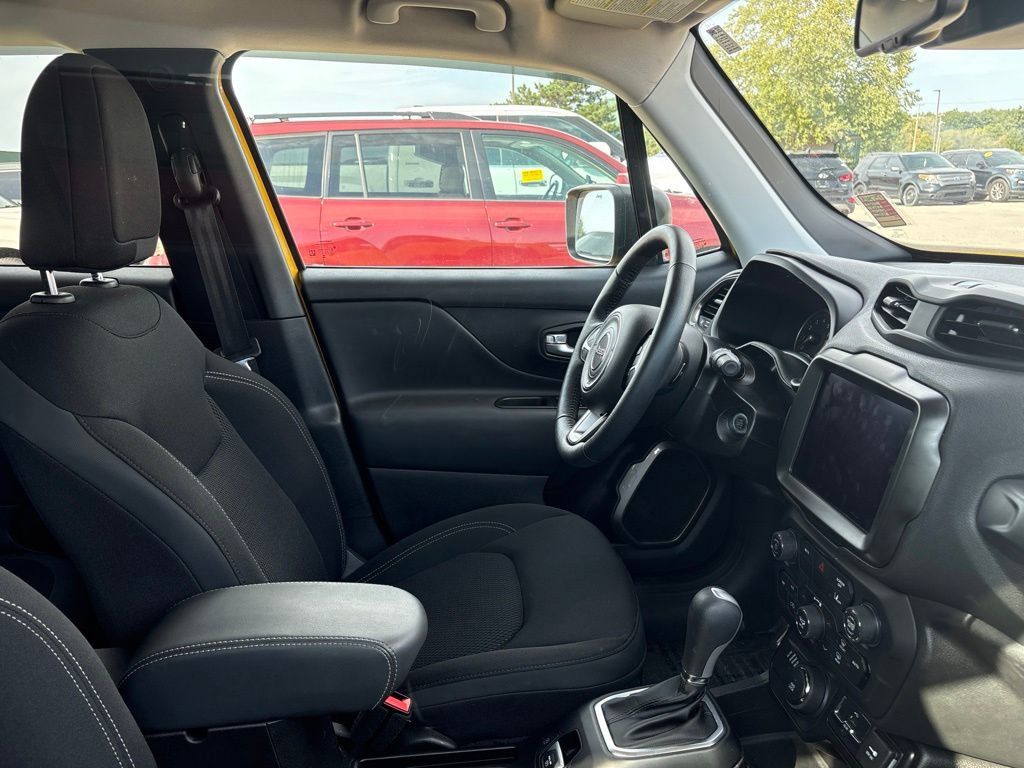 Used 2023 Jeep Renegade Latitude w/ Premium Group AWD/4WD image 25