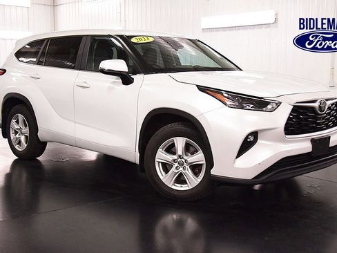Used 2023 Toyota Highlander LE AWD/4WD image 1