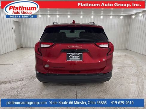 Used 2024 GMC Terrain SLT w/ Elevation Edition image 4