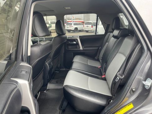 Used 2018 Toyota 4Runner SR5 Premium image 14