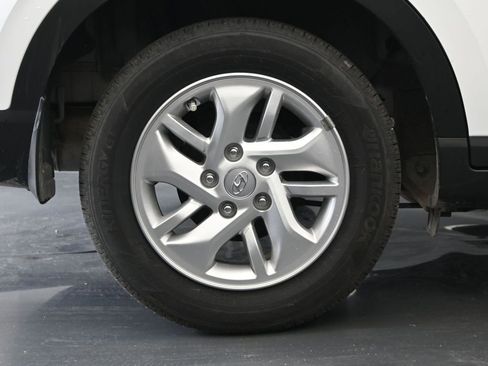 Certified 2025 Hyundai Venue SE image 9