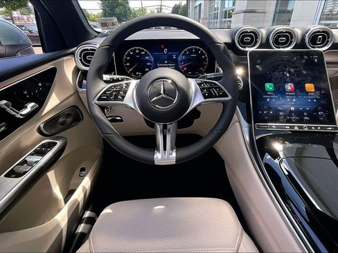 Used 2025 Mercedes-Benz GLC 300 4MATIC image 5