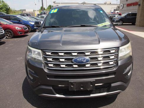 Used 2016 Ford Explorer XLT w/ Equipment Group 201A AWD/4WD image 4