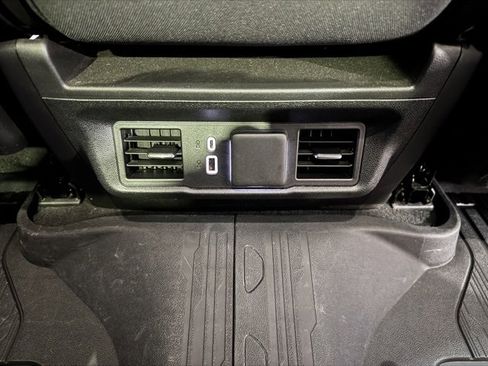 Used 2025 GMC Sierra 3500 SLE w/ SLE Value Package image 15