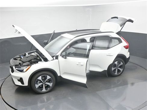 New 2026 Volvo XC40 B5 Core w/ Climate Package image 50