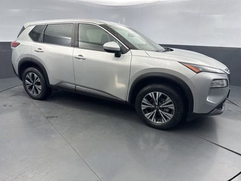 Used 2023 Nissan Rogue SV image 10