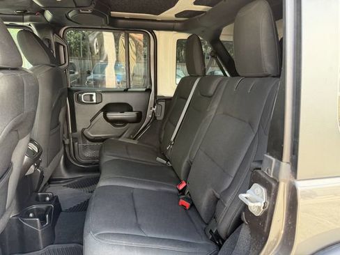 Used 2019 Jeep Wrangler Unlimited Sport S AWD/4WD image 17