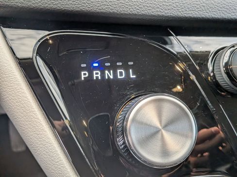 Used 2024 Chrysler Pacifica Touring-L image 30