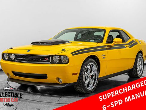 Used 2010 Dodge Challenger R/T RWD image 1