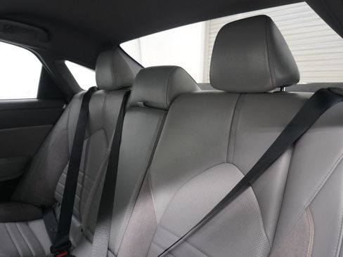 Used 2019 Toyota Avalon XSE w/ All Weather Liner Package FWD image 12