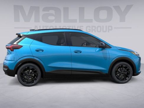 Used 2027 Chevrolet Bolt RS w/ Technology Package FWD image 5