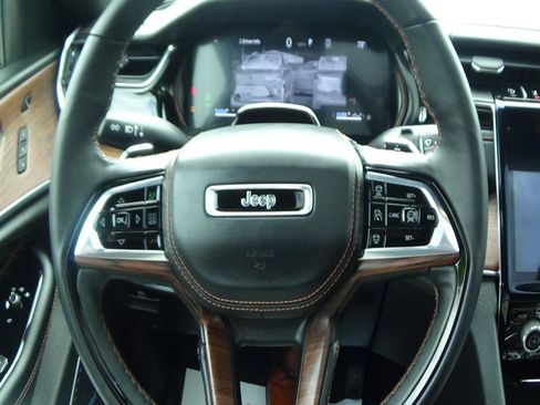 Used 2025 Jeep Grand Cherokee L Summit w/ Advanced Protech Group IV AWD/4WD image 22