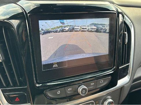 Used 2023 Chevrolet Traverse LT FWD image 23