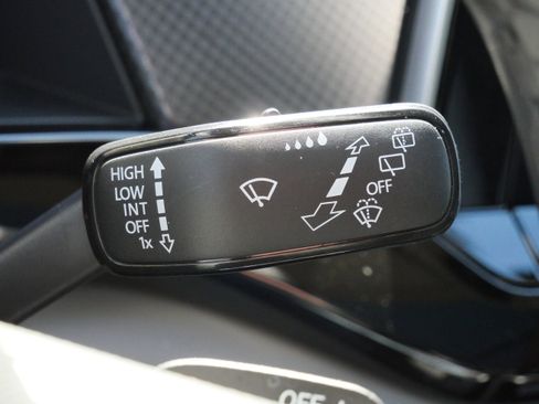 Certified 2025 Volkswagen Atlas Peak Edition SE AWD/4WD image 33