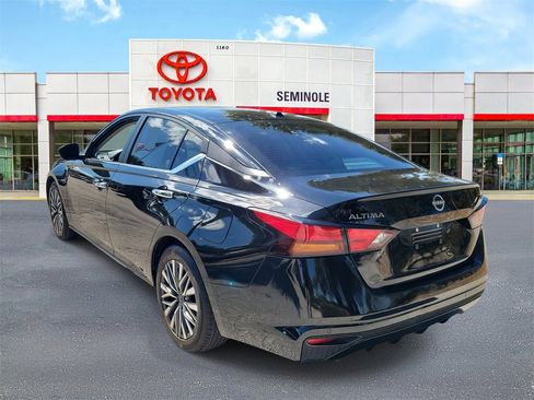 Used 2024 Nissan Altima 2.5 SV image 4