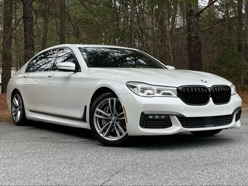 Used 2019 BMW 750i xDrive w/ M Sport Package image 9