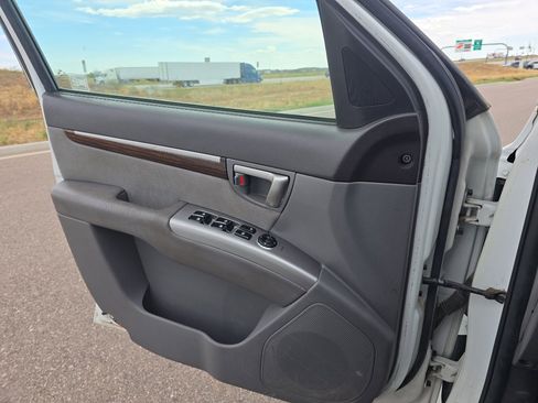 Used 2012 Hyundai Santa Fe SE image 17