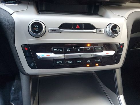 Used 2023 Ford Explorer XLT w/ Equipment Group 202A image 24