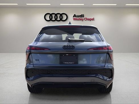 New 2026 Audi Q3 quattro 2.0T w/ 20" Wheel Package AWD/4WD image 4