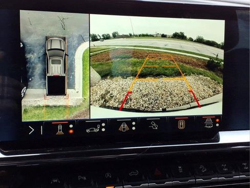 Used 2024 Chevrolet Silverado 1500 ZR2 w/ Technology Package AWD/4WD image 14