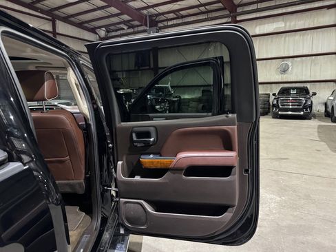 Used 2018 Chevrolet Silverado 1500 High Country image 19