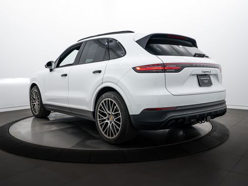 Certified 2023 Porsche Cayenne S Platinum image 3
