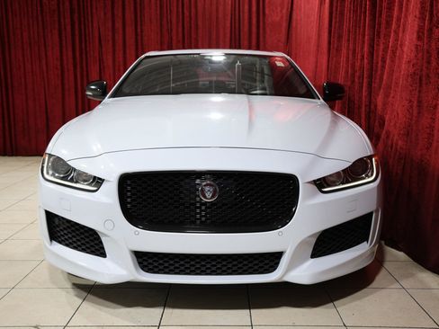 Used 2019 Jaguar XE Landmark Edition image 9