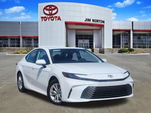 Used 2025 Toyota Camry LE FWD image 1