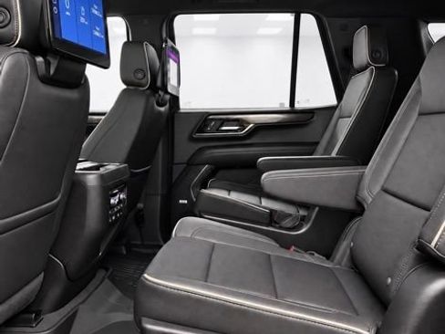 Used 2025 GMC Yukon Elevation w/ Elevation Premium Package AWD/4WD image 24