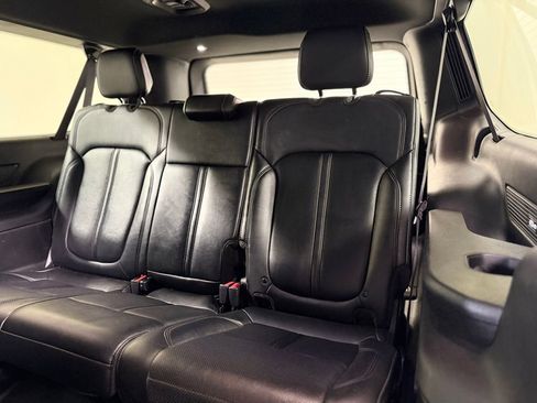 Used 2024 Jeep Wagoneer L Series II RWD image 19