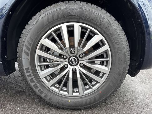 Used 2021 Nissan Armada SL w/ Captain's Chairs Package image 13