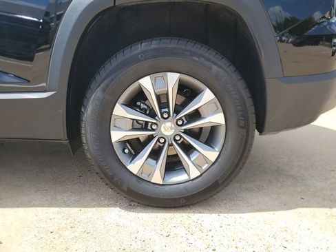Used 2026 Chevrolet Equinox LT AWD/4WD image 7
