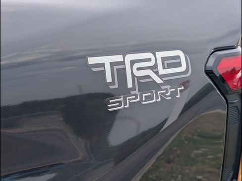 Used 2025 Toyota Tacoma TRD Sport AWD/4WD image 17