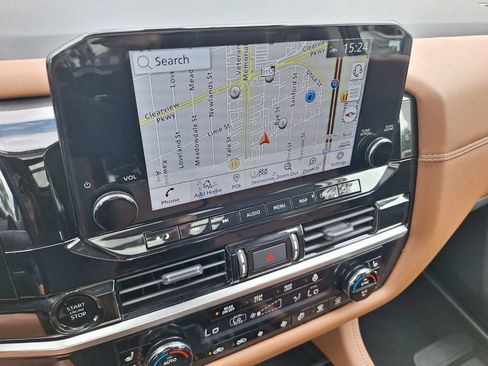 Used 2025 Nissan Pathfinder Platinum FWD image 22