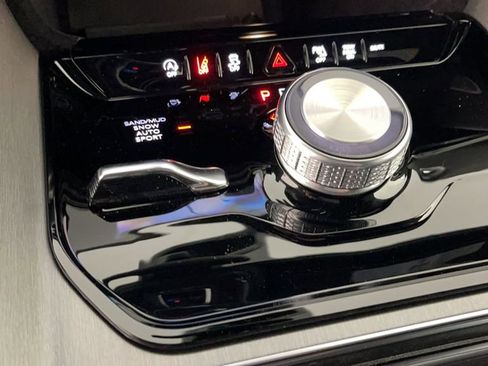 New 2025 Jeep Wagoneer L Series II image 17