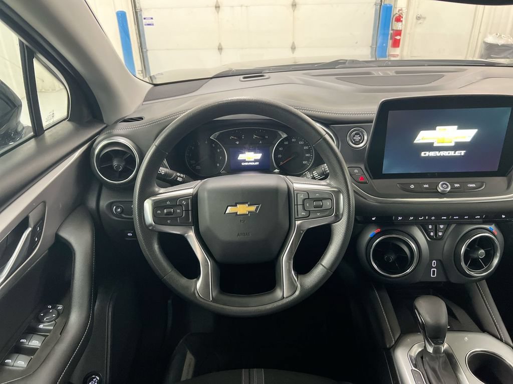 Used 2024 Chevrolet Blazer LT w/ Convenience Package FWD image 11