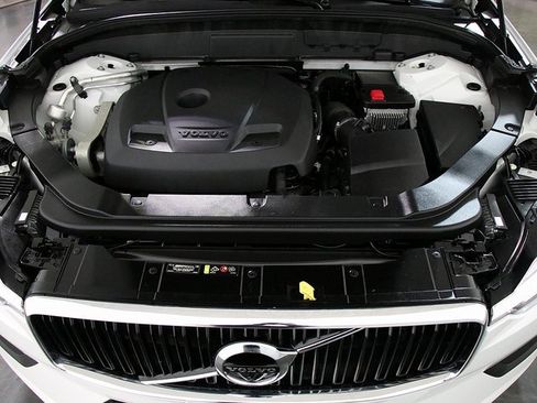 Used 2021 Volvo XC60 T5 Momentum w/ Protection Package image 38