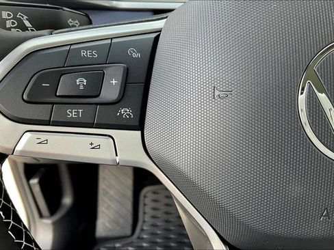 New 2025 Volkswagen Taos SEL image 18