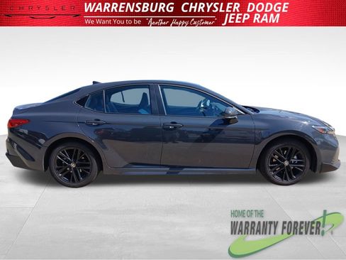 Used 2025 Toyota Camry SE FWD image 3