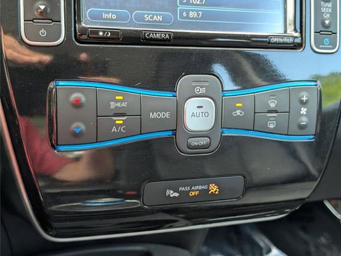 Used 2015 Nissan Leaf SL w/ Premium Package FWD image 26
