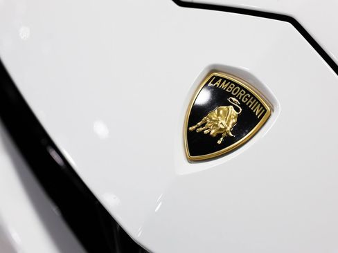 Used 2020 Lamborghini Urus image 42