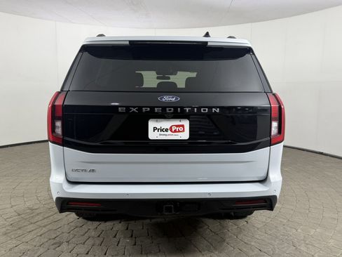 Certified 2025 Ford Expedition Active image 6