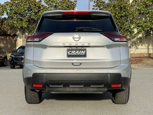 Used 2025 Nissan Rogue SV image 6