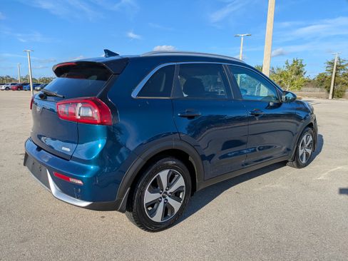 Certified 2017 Kia Niro LX image 5