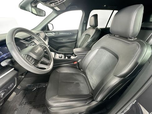 Used 2023 Jeep Grand Cherokee Altitude AWD/4WD image 20