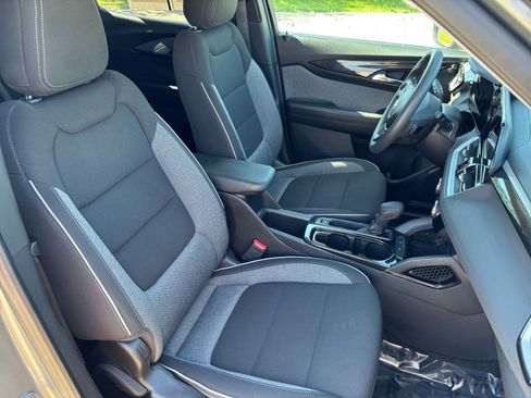 Used 2025 Chevrolet TrailBlazer LT FWD image 36